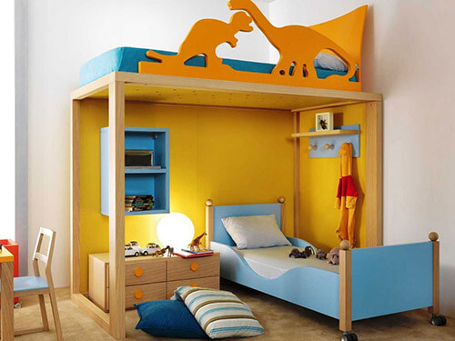 Детская мебель яркого цвета с зоной для хранения