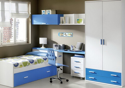 Комплект мебели в детскую для мальчика бело-голубого цвета